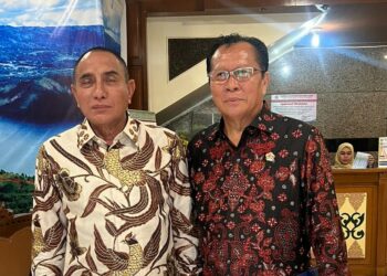 Gubsu Edy Rahmayadi bersama Mauliate Simorangkir seusai bicara empat mata di ruang kerja Gubsu di akhir Desember 2022.