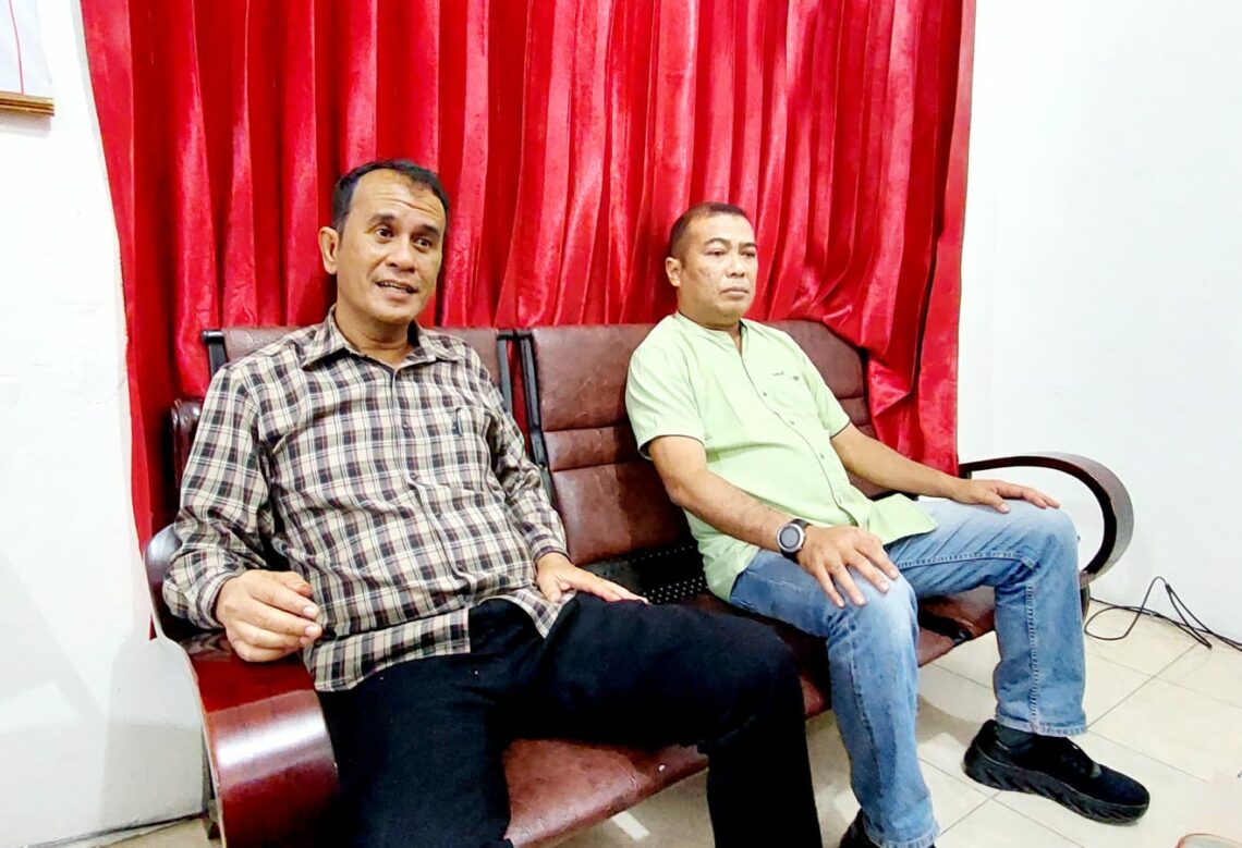 Direktur Utama, Bolmen Silalahi (kiri) didampingi Direktur Operasional, Evra Sassky Damanik