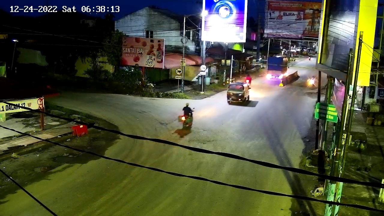 Suasana arus lalu lintas di Simpang Dua